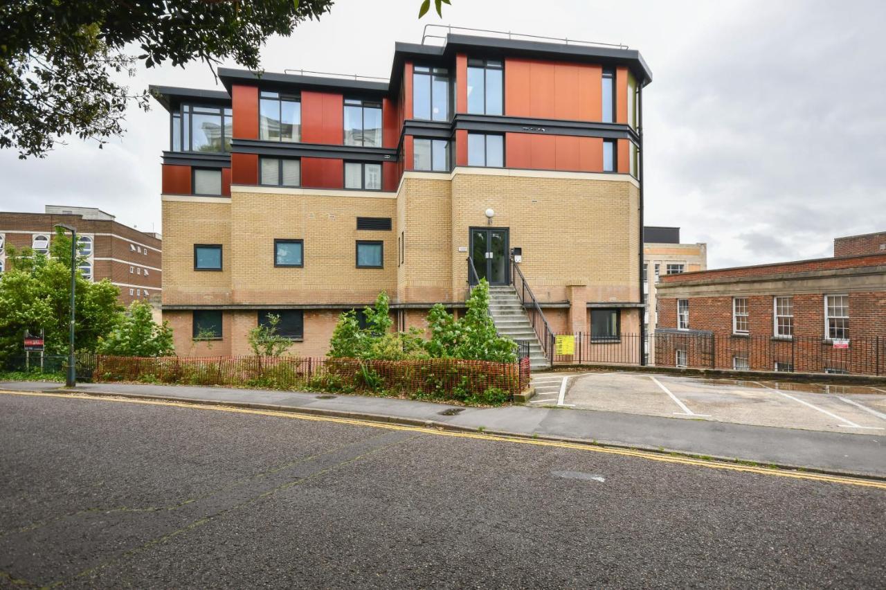 Modern One Bedroom Apartment In Town Centre & 4 Min To The Beach Bournemouth Exterior photo